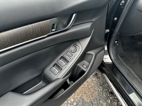Used 2018 Honda Accord EX image 13