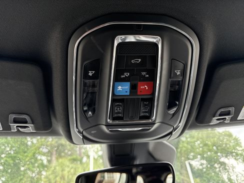 Used 2024 Jeep Grand Cherokee Altitude AWD/4WD image 22