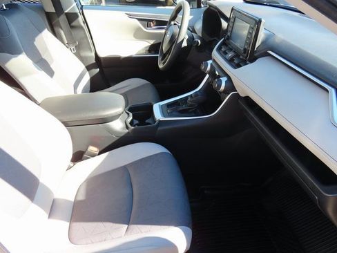 Used 2019 Toyota RAV4 XLE image 11