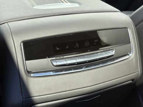 Certified 2025 Cadillac Escalade Premium Luxury Platinum AWD/4WD image 16