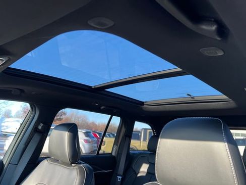 New 2025 Jeep Grand Cherokee Limited w/ Black Appearance Package image 8