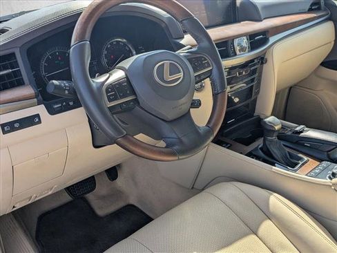 Used 2020 Lexus LX 570 4WD w/ Luxury Package image 9