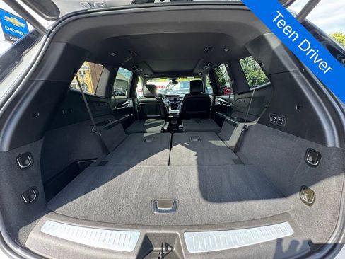 Used 2023 Cadillac XT6 Premium Luxury image 9