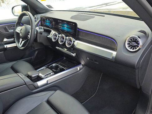 Used 2022 Mercedes-Benz GLB 250 w/ Premium Package Lite image 20