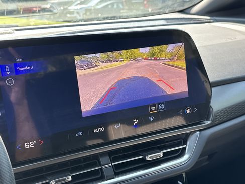 Used 2025 Chevrolet Equinox EV LT FWD image 4