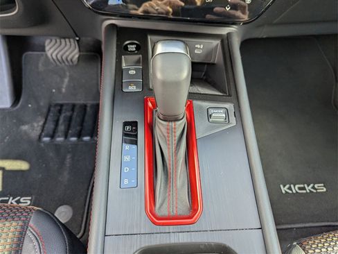 Used 2025 Nissan Kicks SR w/ SR Premium Package image 28