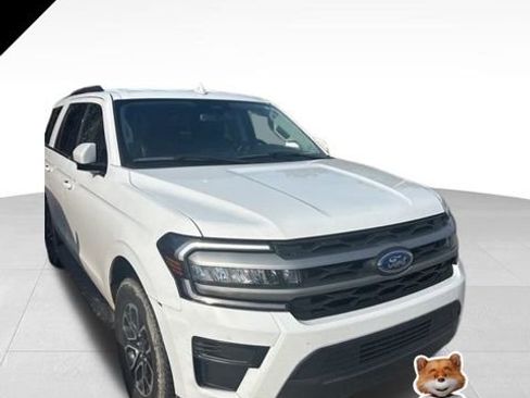 Used 2024 Ford Expedition XLT image 1