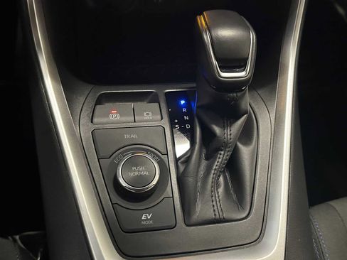 Certified 2024 Toyota RAV4 SE w/ Convenience Package image 18