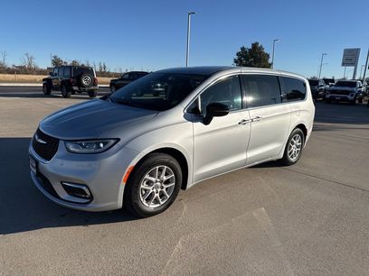Used 2024 Chrysler Pacifica Touring-L