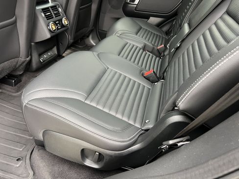Certified 2025 Land Rover Discovery S AWD/4WD image 35