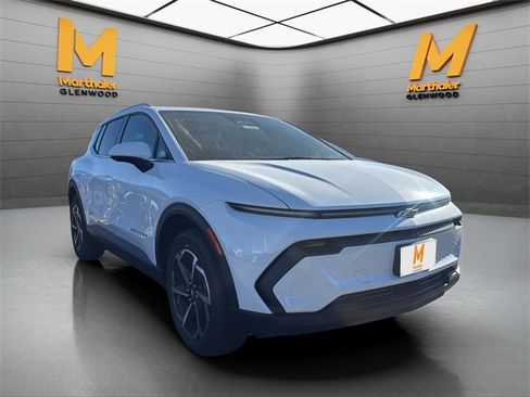 New 2026 Chevrolet Equinox EV LT image 3