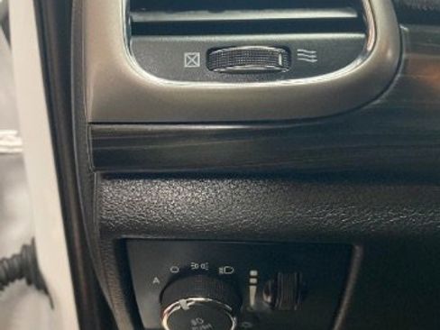 Used 2020 Jeep Grand Cherokee Laredo w/ Laredo X Package image 27