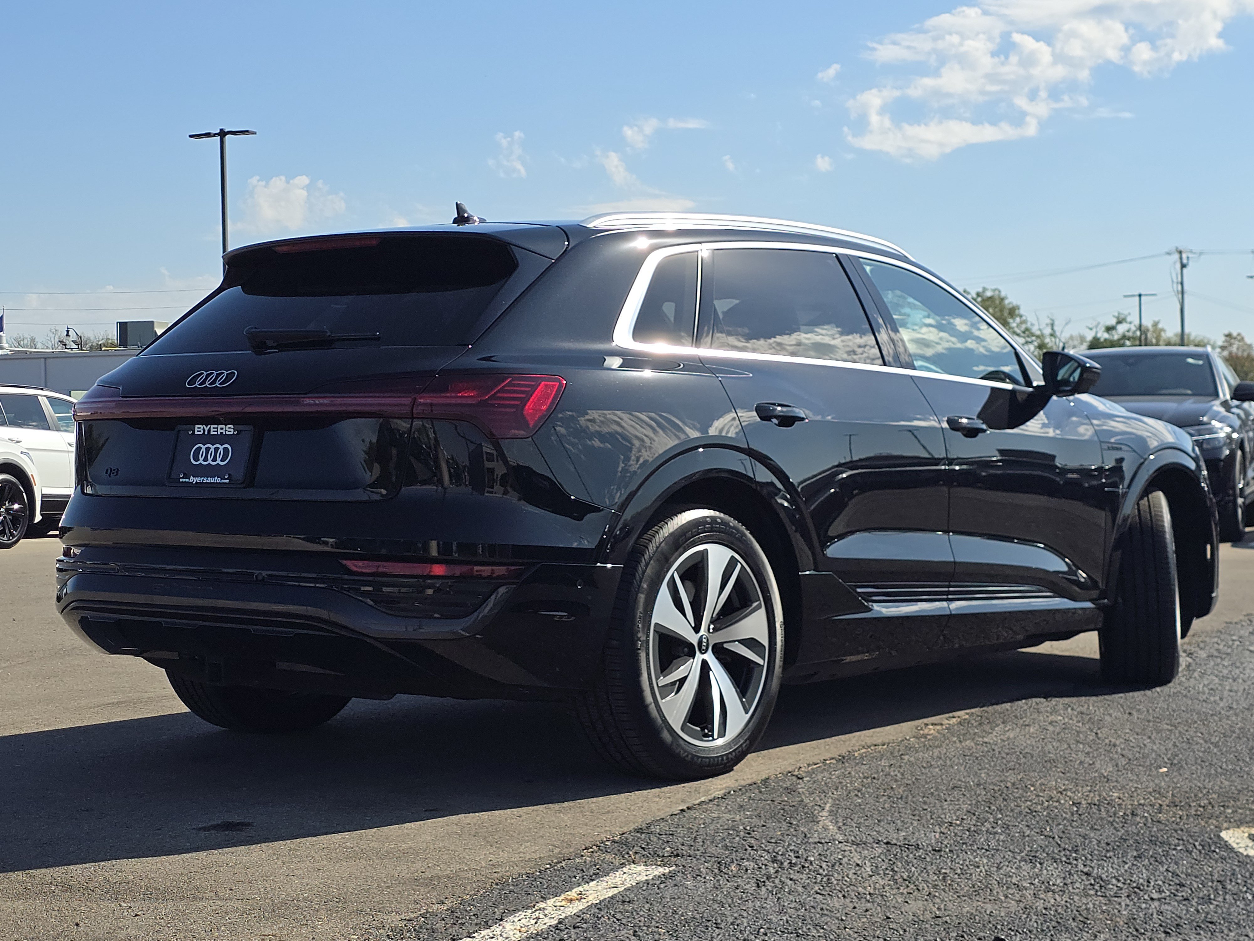 Used 2024 Audi Q8 e-tron Premium Plus AWD/4WD image 7