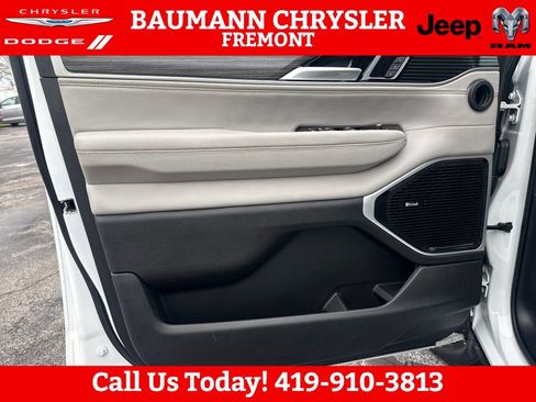 Used 2024 Jeep Wagoneer Series III w/ Premium Group I AWD/4WD image 10