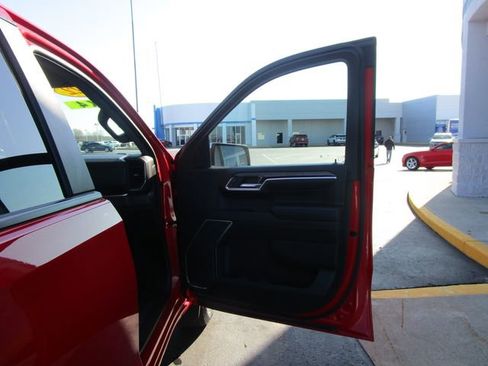 Used 2022 Chevrolet Silverado 1500 LT AWD/4WD image 21