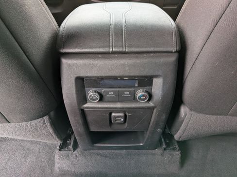 Used 2023 Chevrolet Traverse LT w/ Rear Camera Mirror Package AWD/4WD image 20