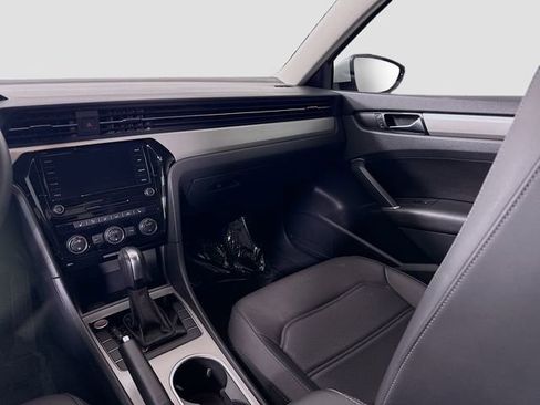 Used 2022 Volkswagen Passat 2.0T SE image 23