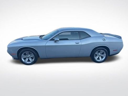 Used 2023 Dodge Challenger SXT image 2