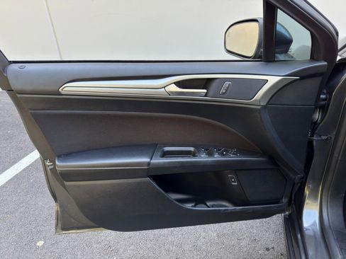 Used 2019 Ford Fusion SE image 34