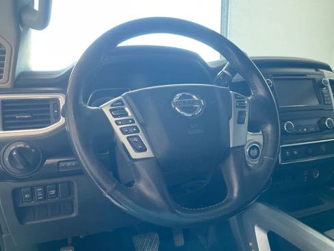 Used 2017 Nissan Titan SV image 14