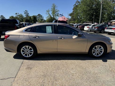 Used 2018 Chevrolet Malibu LT FWD image 4