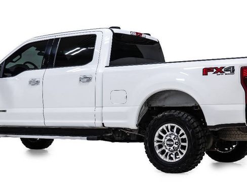 Used 2022 Ford F250 XLT w/ XLT Premium Package AWD/4WD image 4