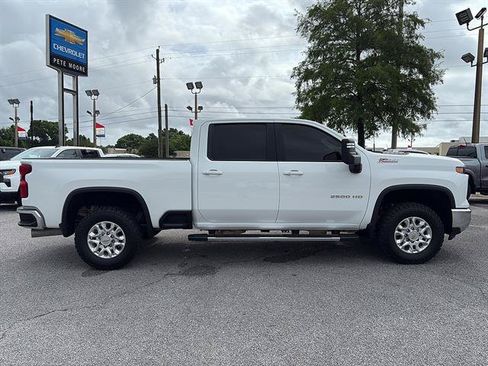Used 2024 Chevrolet Silverado 2500 LT AWD/4WD image 4