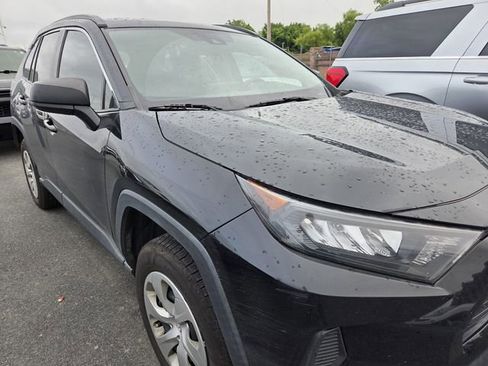 Used 2019 Toyota RAV4 LE FWD image 4