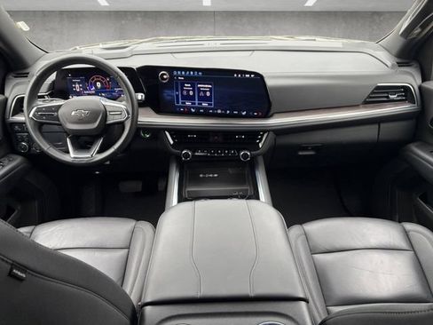 Used 2025 Chevrolet Suburban Z71 AWD/4WD image 20