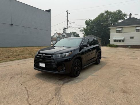 Used 2019 Toyota Highlander SE w/ Protection Package #3 AWD/4WD image 3