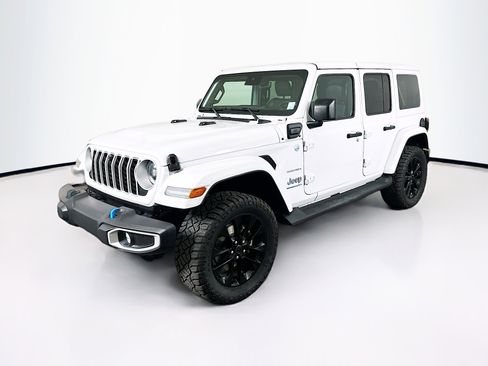 Used 2024 Jeep Wrangler Sahara w/ Technology Group image 3