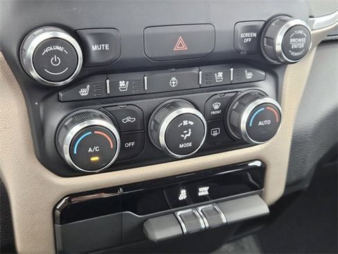 Used 2022 RAM 1500 Laramie AWD/4WD image 18