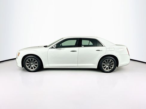 Used 2014 Chrysler 300 C RWD image 4
