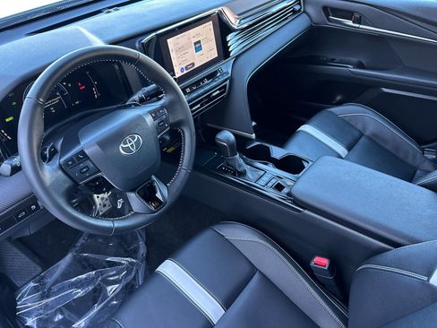 Used 2025 Toyota Camry SE image 10