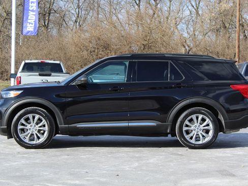 Used 2020 Ford Explorer XLT w/ Equipment Group 202A image 4