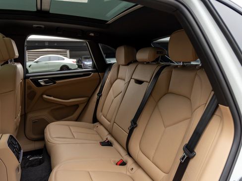 New 2026 Porsche Macan AWD/4WD image 40