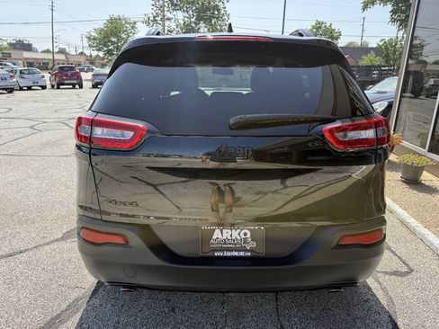 Used 2014 Jeep Cherokee Latitude w/ Cold Weather Group AWD/4WD image 8