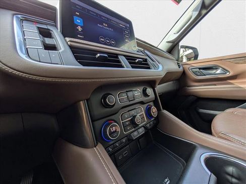 Used 2021 Chevrolet Tahoe High Country w/ Premium Package image 15