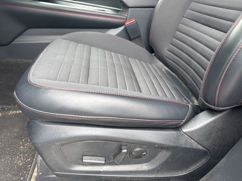 Used 2025 Ford Explorer ST-Line w/ ST-Line Street Pack AWD/4WD image 6