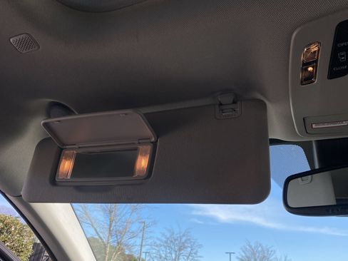 Used 2021 Toyota Sienna Limited image 50