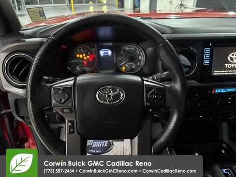 Used 2016 Toyota Tacoma TRD Off-Road w/ Premium & Technology Package AWD/4WD image 17