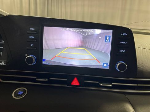 Used 2022 Hyundai Elantra SEL FWD image 16