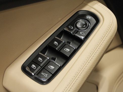 Certified 2026 Porsche Macan AWD/4WD image 27