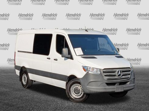 Used 2022 Mercedes-Benz Sprinter 2500 image 2