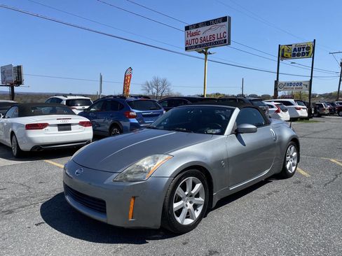 Used 2005 Nissan 350Z Touring image 3