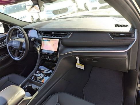 New 2025 Jeep Grand Cherokee Limited image 39