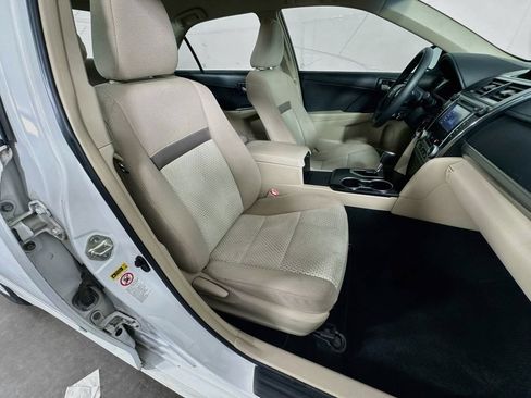 Used 2013 Toyota Camry LE FWD image 31