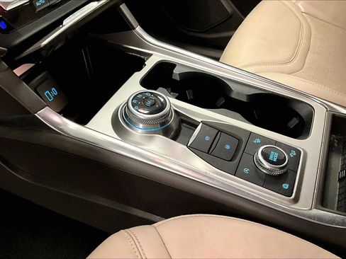 Certified 2020 Ford Explorer Platinum w/ Premium Technology Package image 16