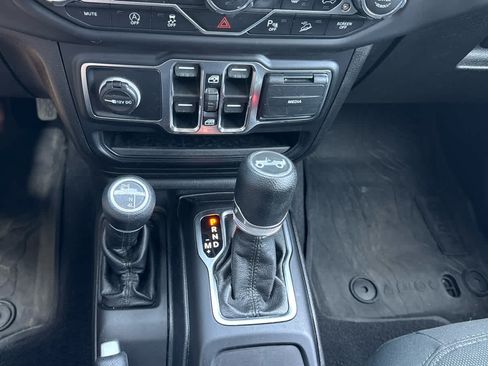 Used 2020 Jeep Wrangler Unlimited Sport S AWD/4WD image 23