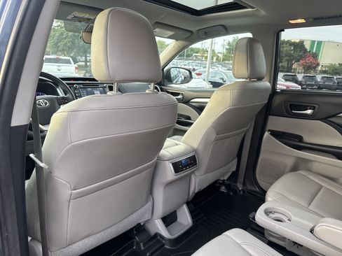 Used 2018 Toyota Highlander XLE FWD image 25